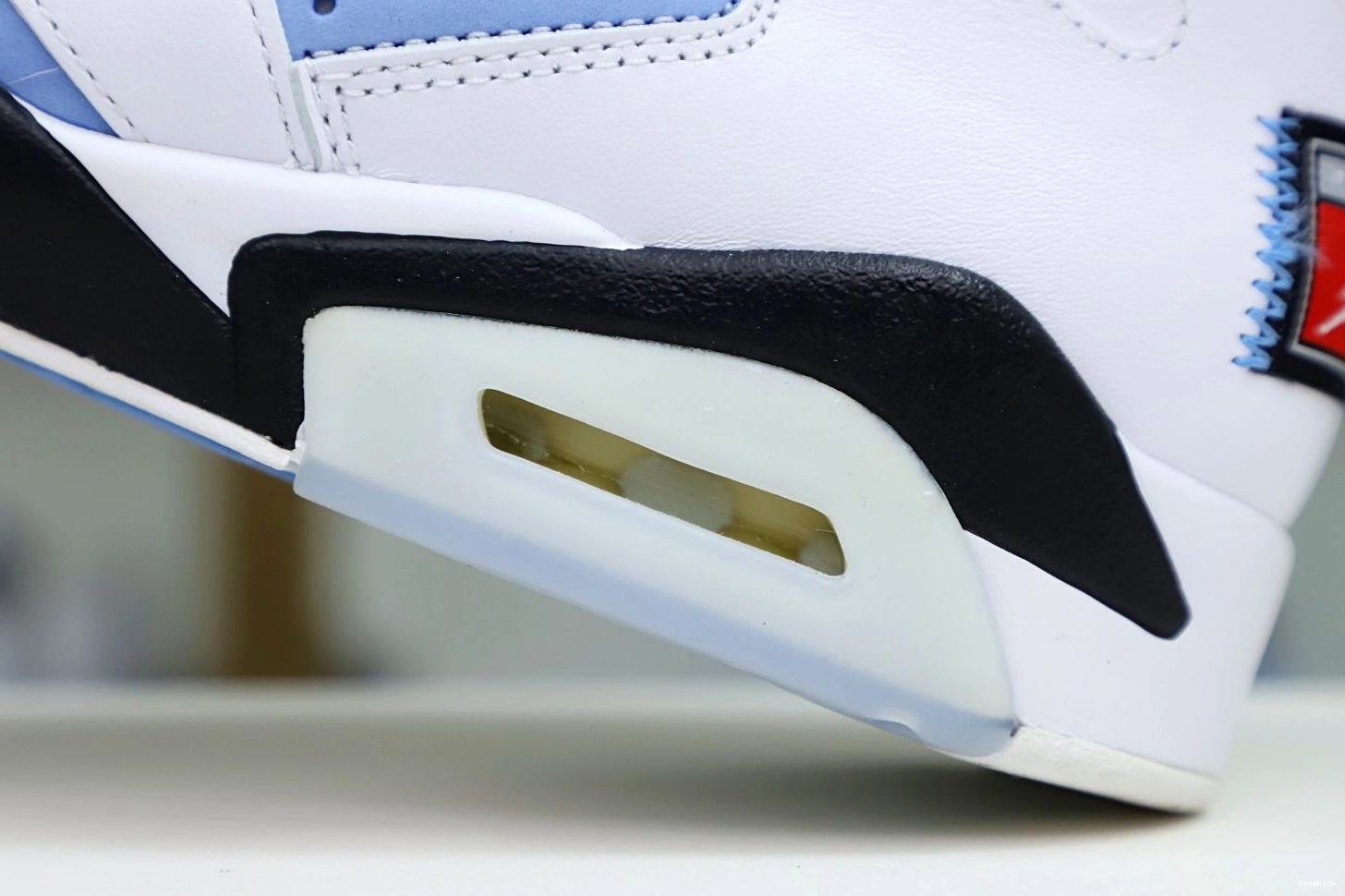 RETRO HOME' AIR 6 JORDAN 'UNC 0825
